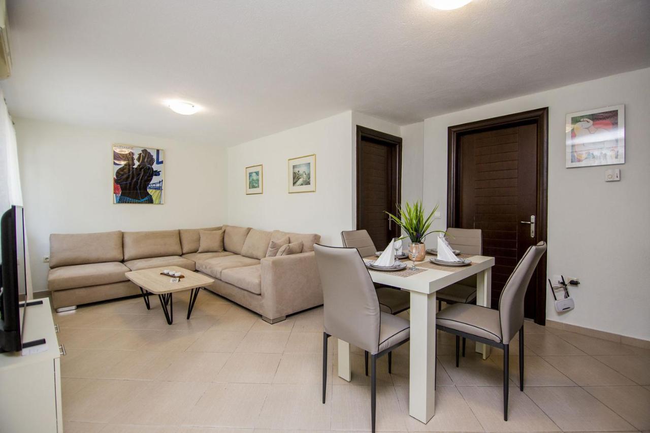 Kasta Bnb Ofrinion Exterior photo