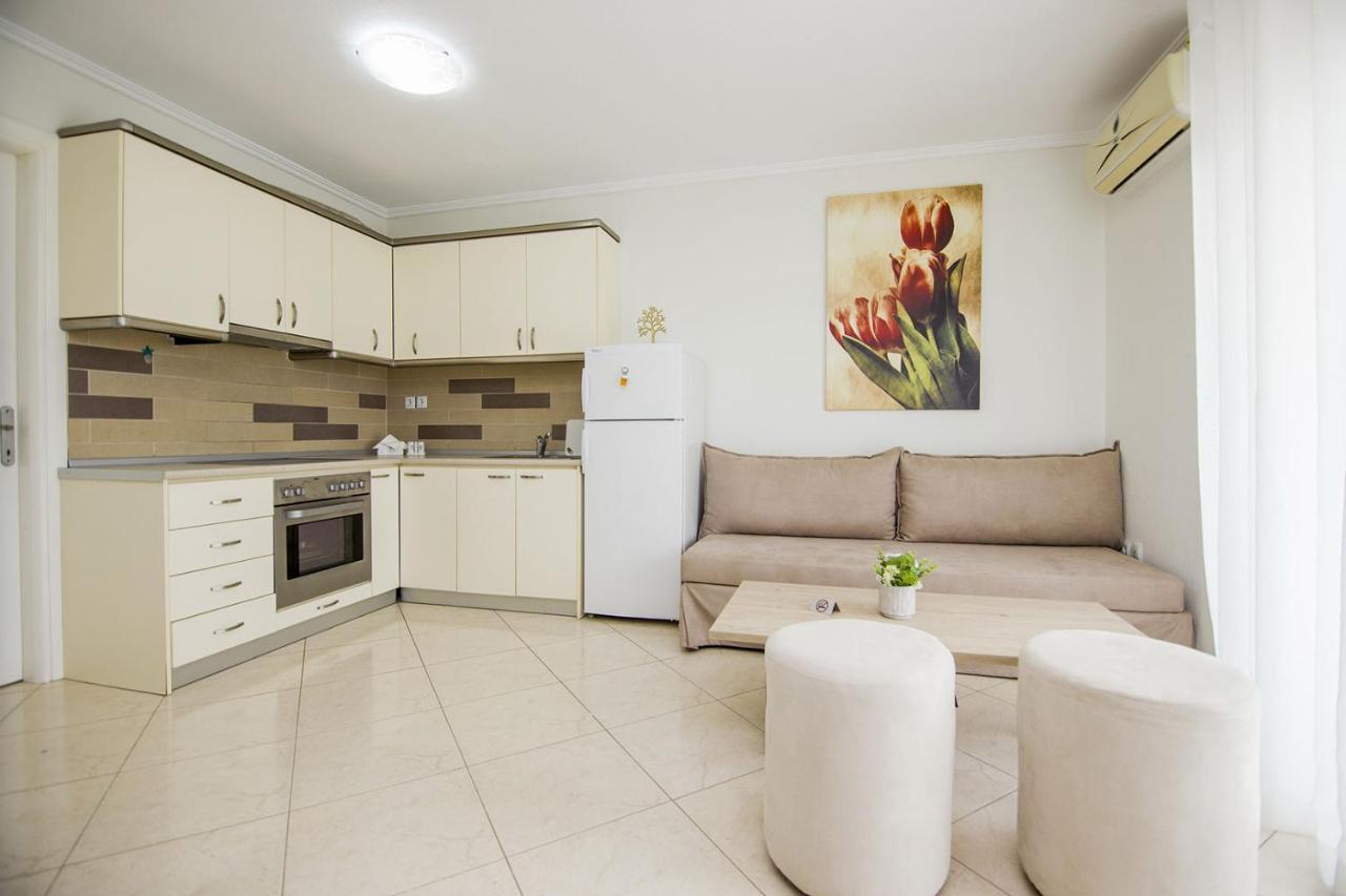 Kasta Bnb Ofrinion Exterior photo