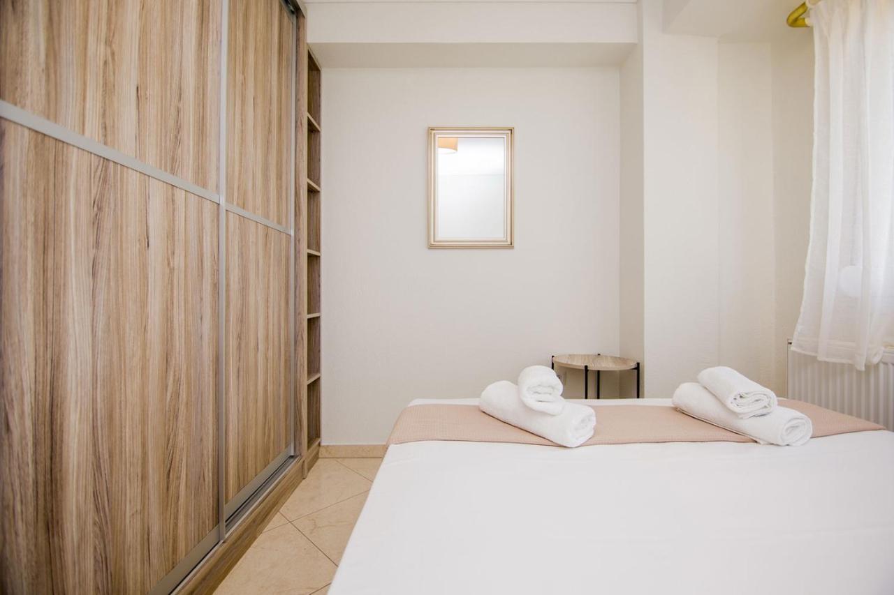 Kasta Bnb Ofrinion Exterior photo